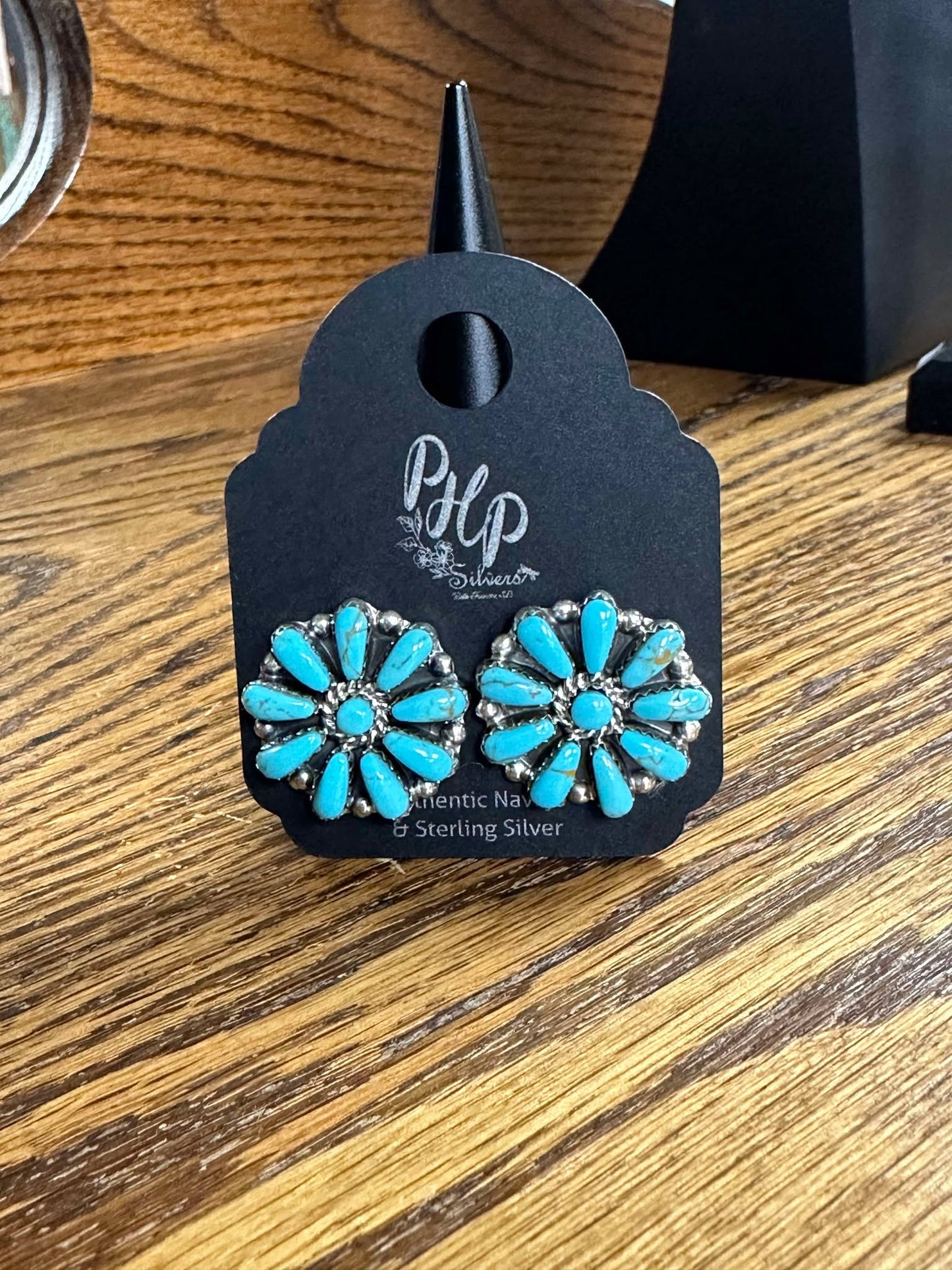 Kingman circle cluster post earrings