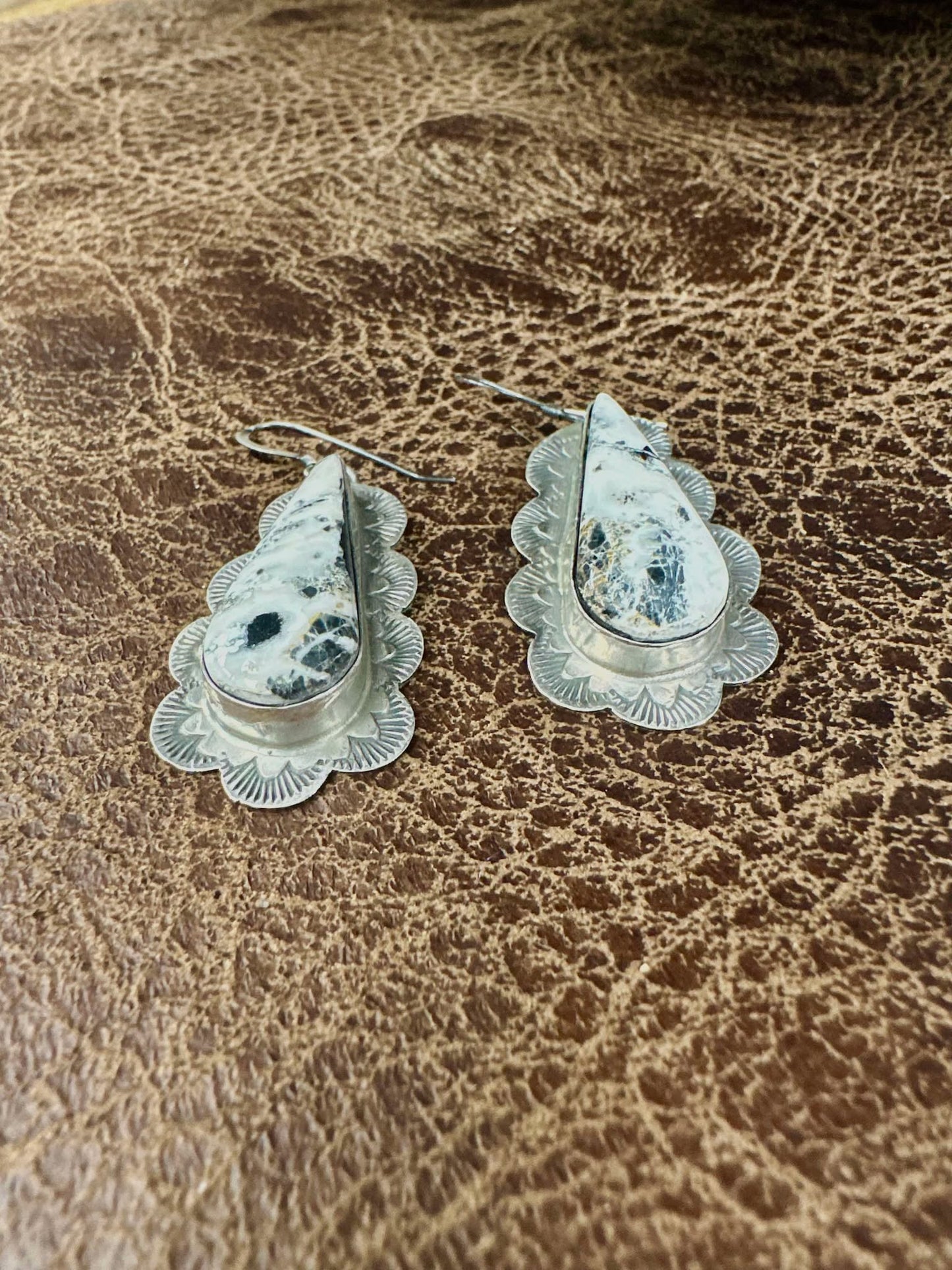 White Buffalo Lariat necklace and matching earrings set