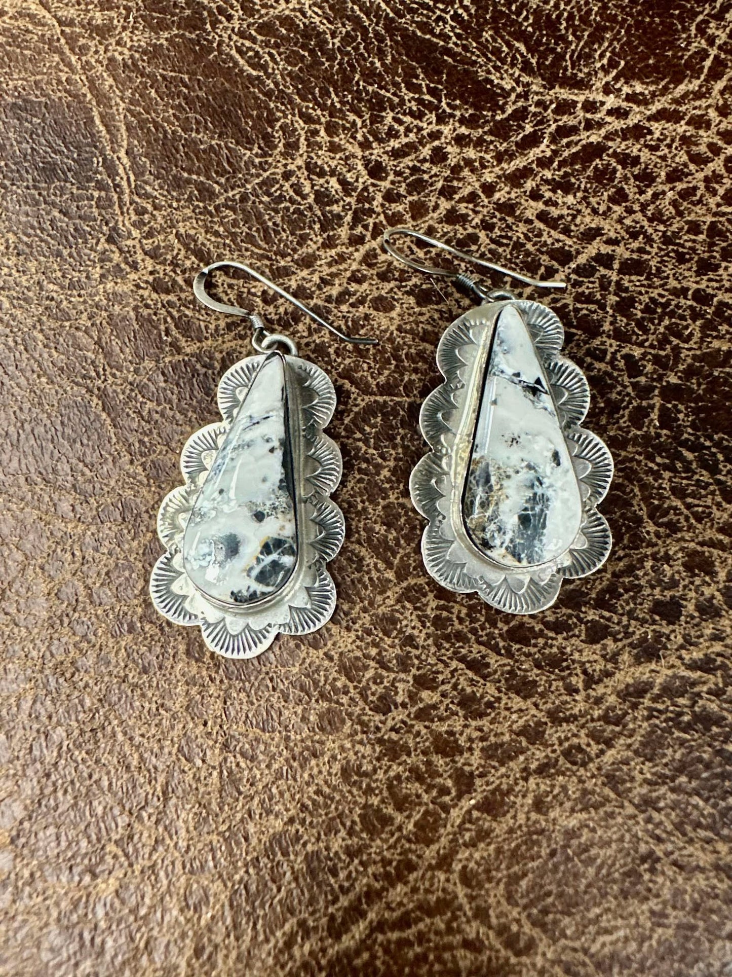 White Buffalo Lariat necklace and matching earrings set