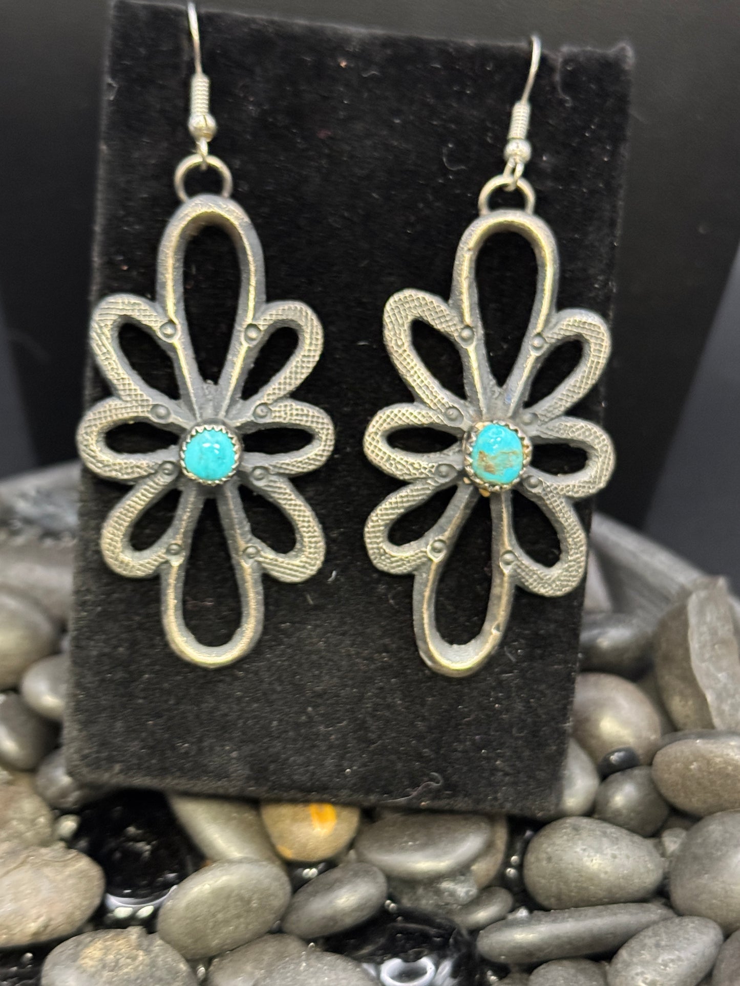 EARRING-FLOWER SHAPE SILVER